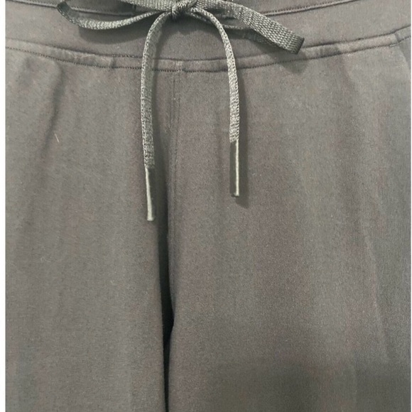 Lululemon women's black ready to rulu jogger size 2 with tie - Picture 4 of 4